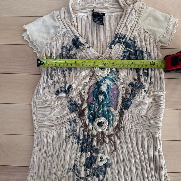 Alison Sheri Knit T-Shirt – Rosette Detail, Floral Pattern, Beige Cotton Top (XS - Picture 5 of 7